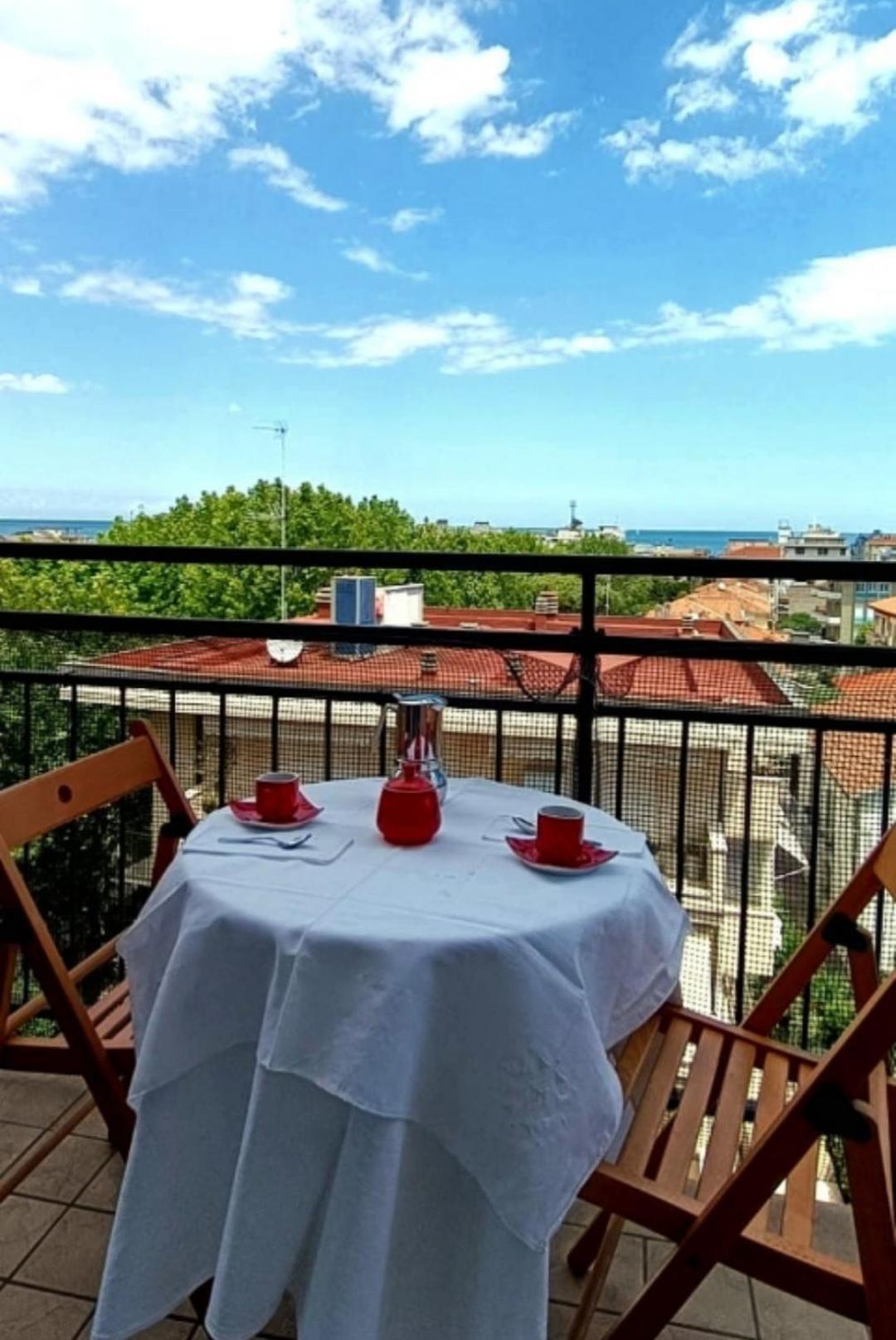 Il Granchio Blu Apartment Rimini Bagian luar foto