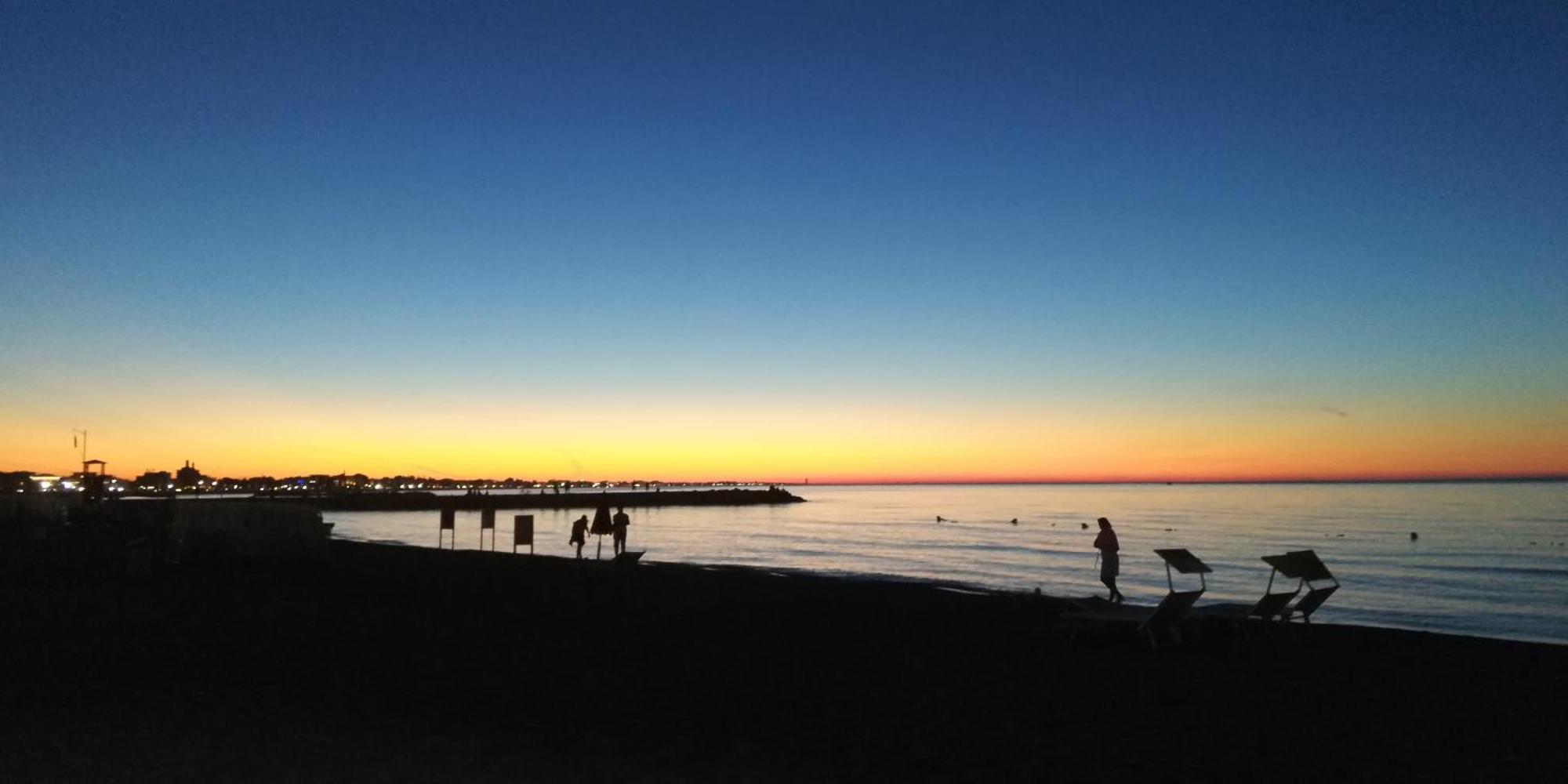 Il Granchio Blu Apartment Rimini Bagian luar foto